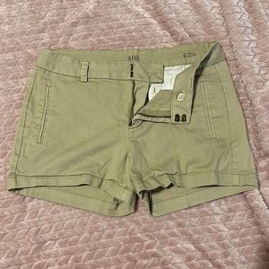 a.n.a. Twill shorts. Sz 6. Khaki tan.